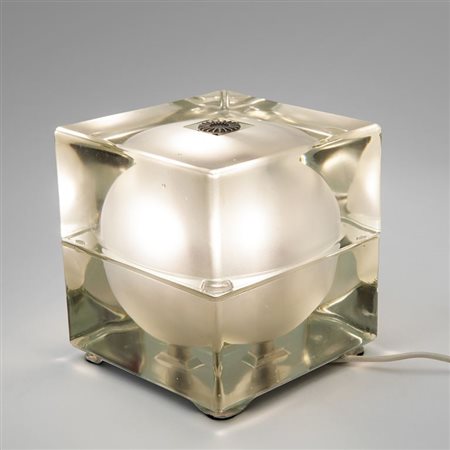 ALESSANDRO MENDINI una lampada da tavolo "Cubosfera" per FIDENZA VETRARIA,...