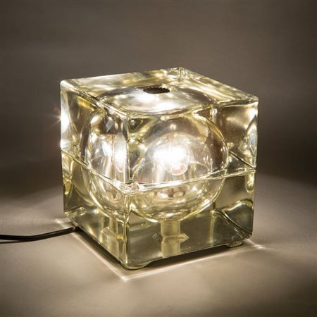 ALESSANDRO MENDINI Una lampada da tavolo "Cubosfera" per FIDENZA VETRARIA,...