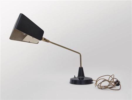 STILNOVO Una lampada da tavolo, anni '60. Ottone, alluminio laccato....