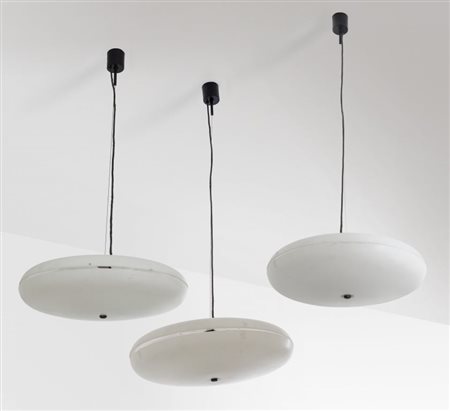 STILNOVO Tre lampade a sospensione, anni '70. Ottone verniciato, perspex....