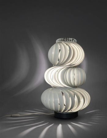 OLAF VON BOHRUna lampada da tavolo "Medusa" per VALENTI, 1968. Lamine di...