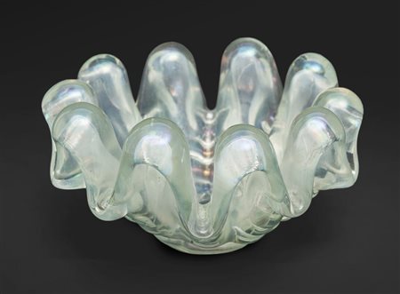 ERCOLE BAROVIER, BAROVIER & TOSO Un grande centrotavola a forma di...