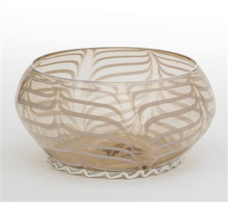 MVM CAPPELLIN una coppa in vetro fenicio lattimo, circa 1928. Altezza cm...