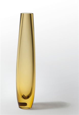 DINO MARTENS, AURELIANO TOSO un vaso in vetro ambra, anni '50. Due etichette...