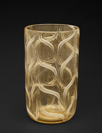 ERCOLE BAROVIER, BAROVIER & TOSOUn vaso graffito lattimo e oro, 1969. Altezza...