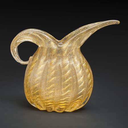 ERCOLE BAROVIER, BAROVIER & TOSOUna brocca in vetro cordonato-oro, circa...