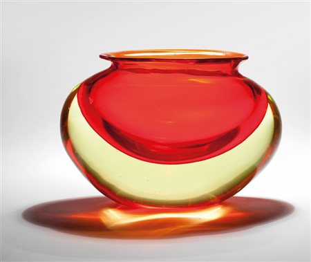 FLAVIO POLI, SEGUSO VETRI D'ARTEUn vaso in vetro sommerso giallo e arancio,...