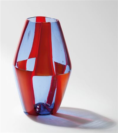 FULVIO BIANCONI, VENINIUn vaso a spicchi, circa 1951Altezza cm 25,5.Marcato...