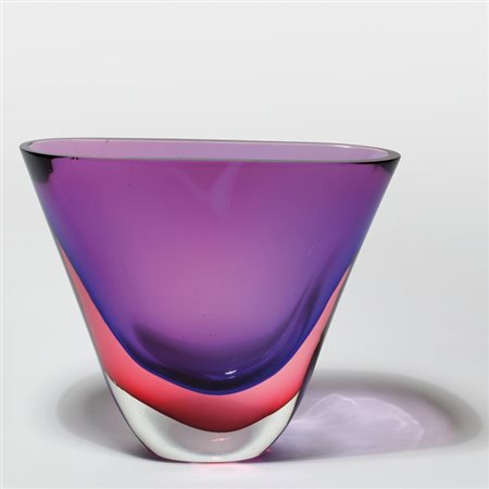 FLAVIO POLI, SEGUSO VETRI D'ARTEUn vaso in vetro sommerso a due colori, circa...