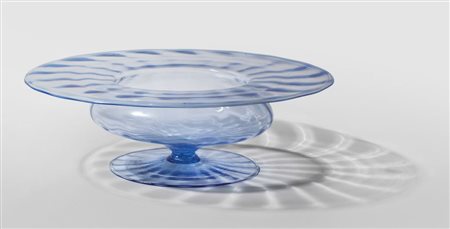 VITTORIO ZECCHIN, MVM CAPPELLIN.Un'alzata sagomata costolata in vetro...