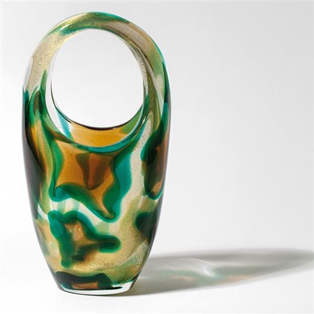 ARCHIMEDE SEGUSOUn cesto "a macchie" ambra, verde e oro, 1952.Altezza cm...