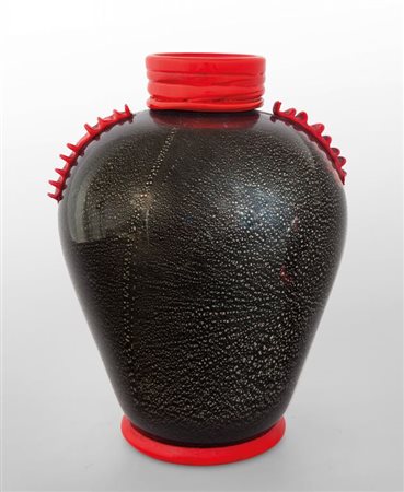 NAPOLEONE MARTINUZZI, ZECHIN MARTINUZZI Un vaso in vetro nero con...