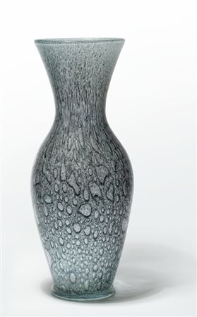 ERCOLE BAROVIER, BAROVIER E TOSOUn vaso in vetro "Efeso" grigio, 1964.Altezza...