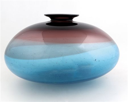 SEGUSO VETRI D"ARTEUn vaso in vetro trasparente soffiato, 1986. Marca incisa...