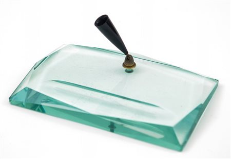 UNO STILOFORO, anni '50. Cristallo molato. Cm 21 x 14.