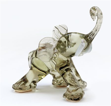 UN ELEFANTE IN VETRO DI MURANO, anni "60. Etichetta "Murano glass Made in...