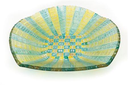 CRISTAL ART Un centro da tavola, anni '60. Cristallo con decorazione incisa...