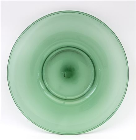 MURANO, anni '60. Un centro da tavola in vetro trasparente. Diametro cm 48