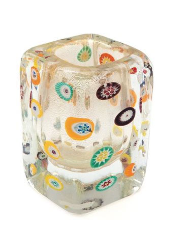MURANO, anni "70. Un vaso in cristallo con murrine policrome e applicazione...