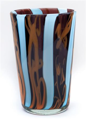 MURANO, anni "80. Un vaso a fasce di colore. Altezza cm 28.