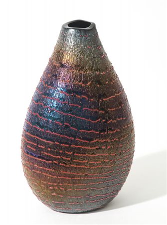 LINO TAGLIAPIETRA, EFFETRE INTERNATIONALUn vaso in vetro nero con superficie...