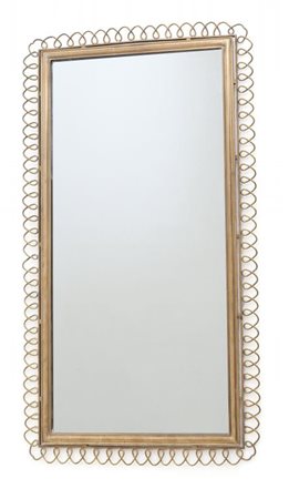 UNO SPECCHIO DA PARETE, anni "40. Ottone, cristallo argentato. Cm 100 x 53.