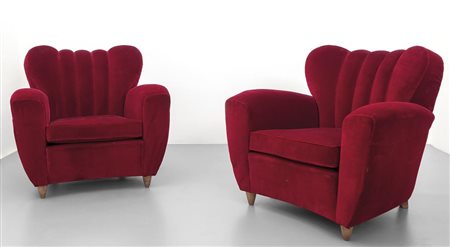 DUE POLTRONE, anni 40. Struttura e gambe in legno, imbottiture rivestite in...