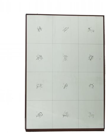 UNO SPECCHIO DA PARETE, anni "40. Cristallo decorato a getto di sabbia,...