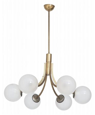 UN LAMPADARIO, anni '50. Ottone, vetro opalino. Altezza cm 90, diametro cm 75.