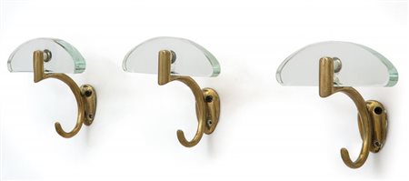 TRE APPENDIABITI, anni "50. Ottone, cristallo molato. Altezza cm 13,...