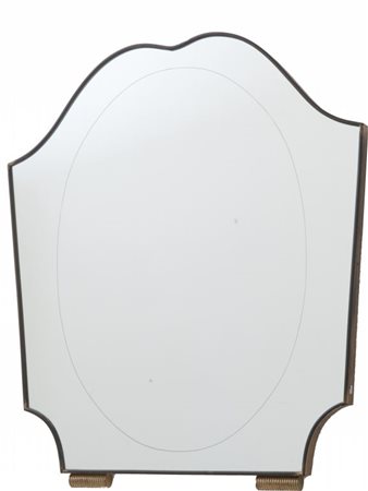 UNO SPECCHIO DA PARETE, anni "50. Ottone, cristallo argentato. Cm 100 x 90.