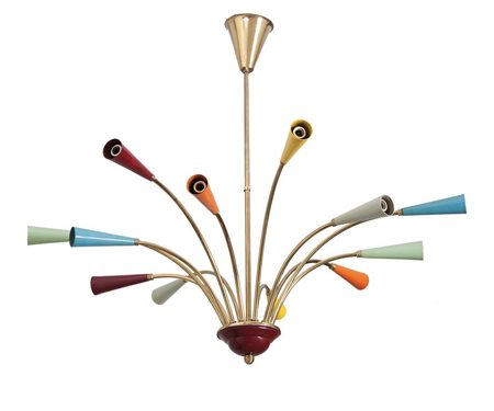 UN LAMPADARIO, anni '50. Ottone, alluminio laccato. Altezza cm 65, diametro...