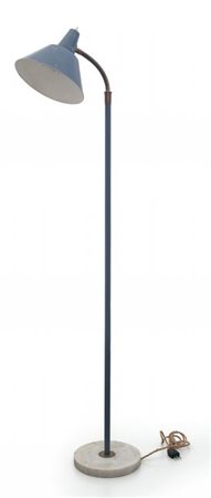 UNA LAMPADA DA TERRA, anni "50. Marmo, tubo di ferro verniciato, ottone,...