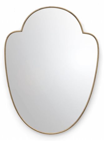 UNO SPECCHIO DA PARETE, anni '50. Ottone, cristallo argentato. Cm 68 x 51.