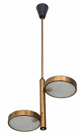 UNA LAMPADA A SOSPENSIONE, anni "60. Ottone, vetro satinato. Altezza cm 85,...