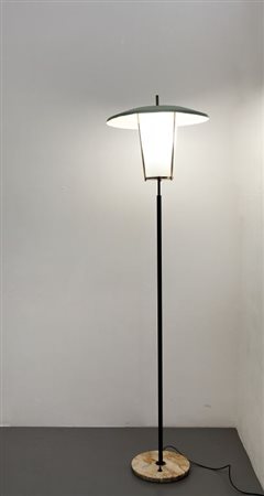 UNA LAMPADA DA TERRA, anni "50. Marmo, tubo di ferro verniciato, ottone,...