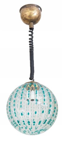 UNA LAMPADA A SOSPENSIONE, anni "60. Ottone, cristallo soffiato con murrine...
