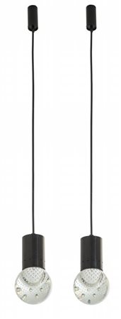 DUE LAMPADE A SOSPENSIONE, anni '60. Alluminio laccato, vetro pesante a bolle...