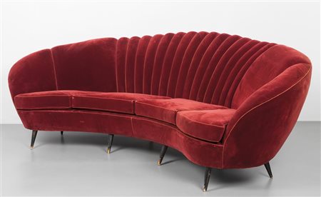 UN SOFA, anni '60. Struttura e gambe in legno, imbottitura rivestita in...