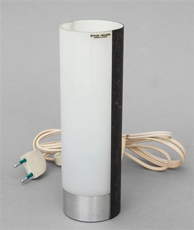 STILUX Una lampada da tavolo, circa 1960. Alluminio tornito e spazzolato,...