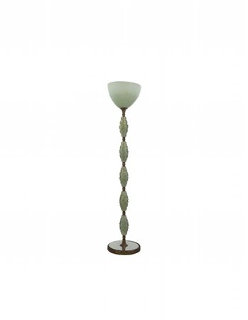 MURANO, anni '60. Una lampada da terra con basamento di ottone e cristallo...