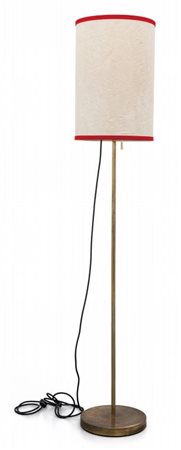 UNA LAMPADA DA TERRA AD ALTEZZA REGOLABILLE, anni '60. Ottone, metallo...
