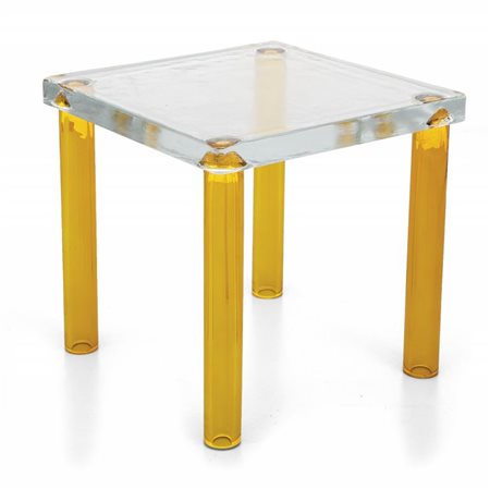 MURANO, anni "60. Un tavolino con piano in cristallo formato a stampo, gambe...