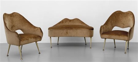 DUE POLTRONE E UNA PANCHETTA, anni "60. Strutture in legno, gambe di ottone,...