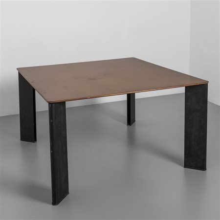 GIANFRANCO FRATTINI Un tavolo per CITTERIO, anni "60. Ferro verniciato, legno...