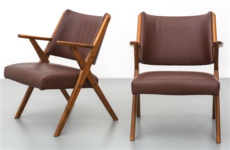 DUE POLTRONCINE, anni '60. Legno di faggio, ottone, imbottiture rivestite in...