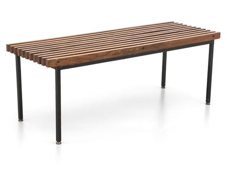 UNA PANCA, anni '60. Ferro verniciato, piedini regolabili di ottone, legno di...