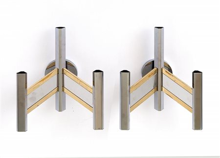 SCIOLARI Due lampade a parete, anni '70. Ottone lucido e cromato. Etichette...