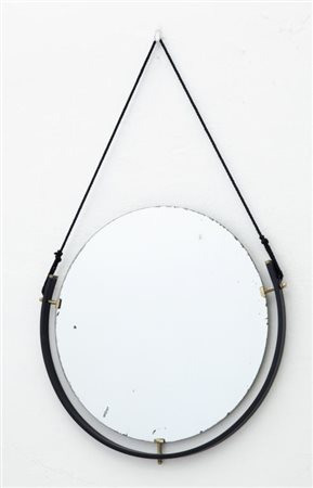 UNO SPECCHIO DA PARETE, anni '60. Acciaio verniciato, ottone, cristallo...