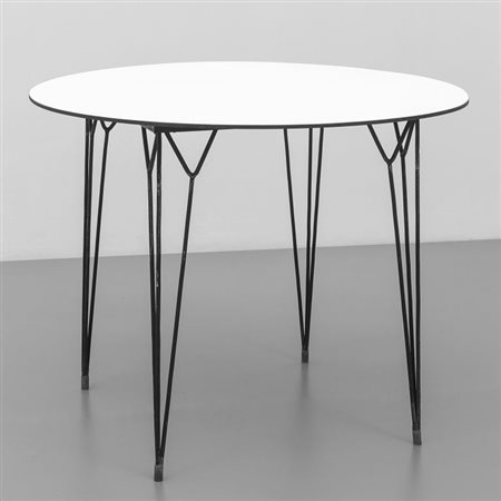 UN TAVOLO, anni '60.Ferro verniciato, piano in legno rivestito in...